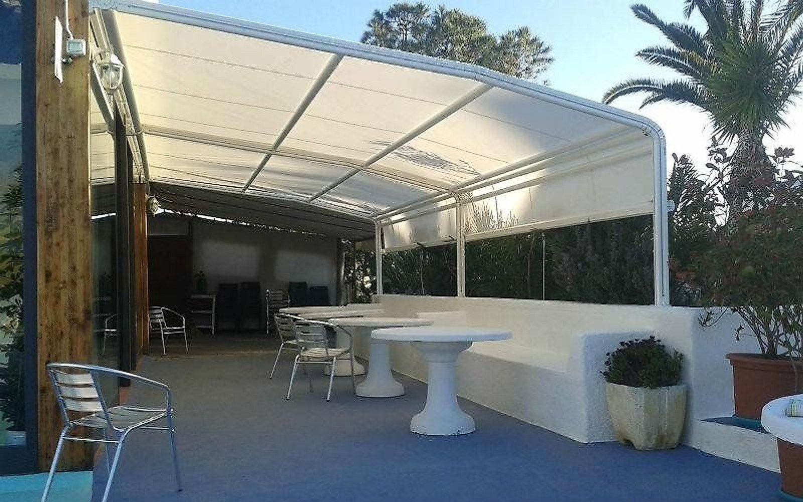 Tende da sole su misura realizzate dalla Tappezzeria Le Parisien a Roma